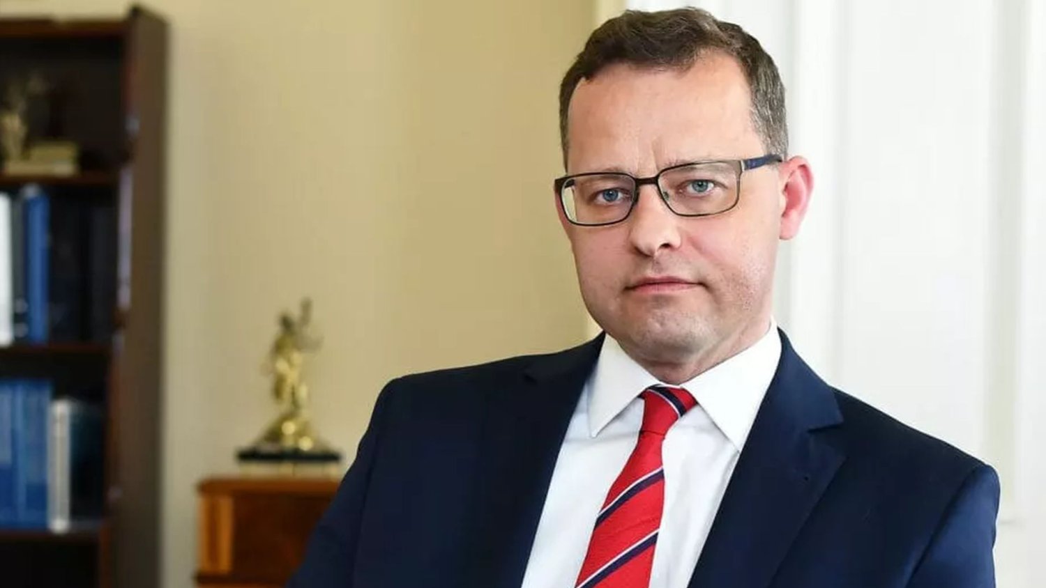 Węgierska policja w mieszkaniu Romanowskiego. Ujawniła, ile zarabiał "były urzędnik"
