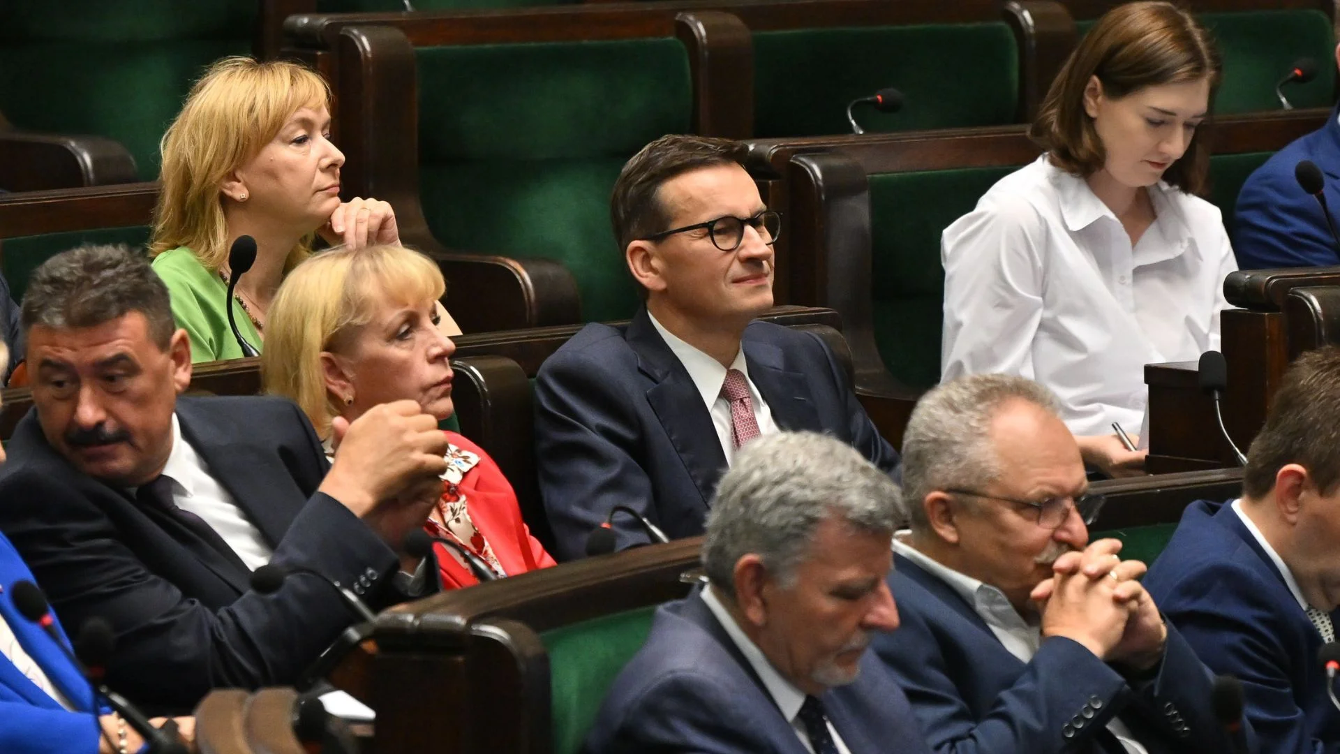 Nowy sondaż po rozłamie w PiS. Wynik zaboli Morawieckiego i Kaczyńskiego