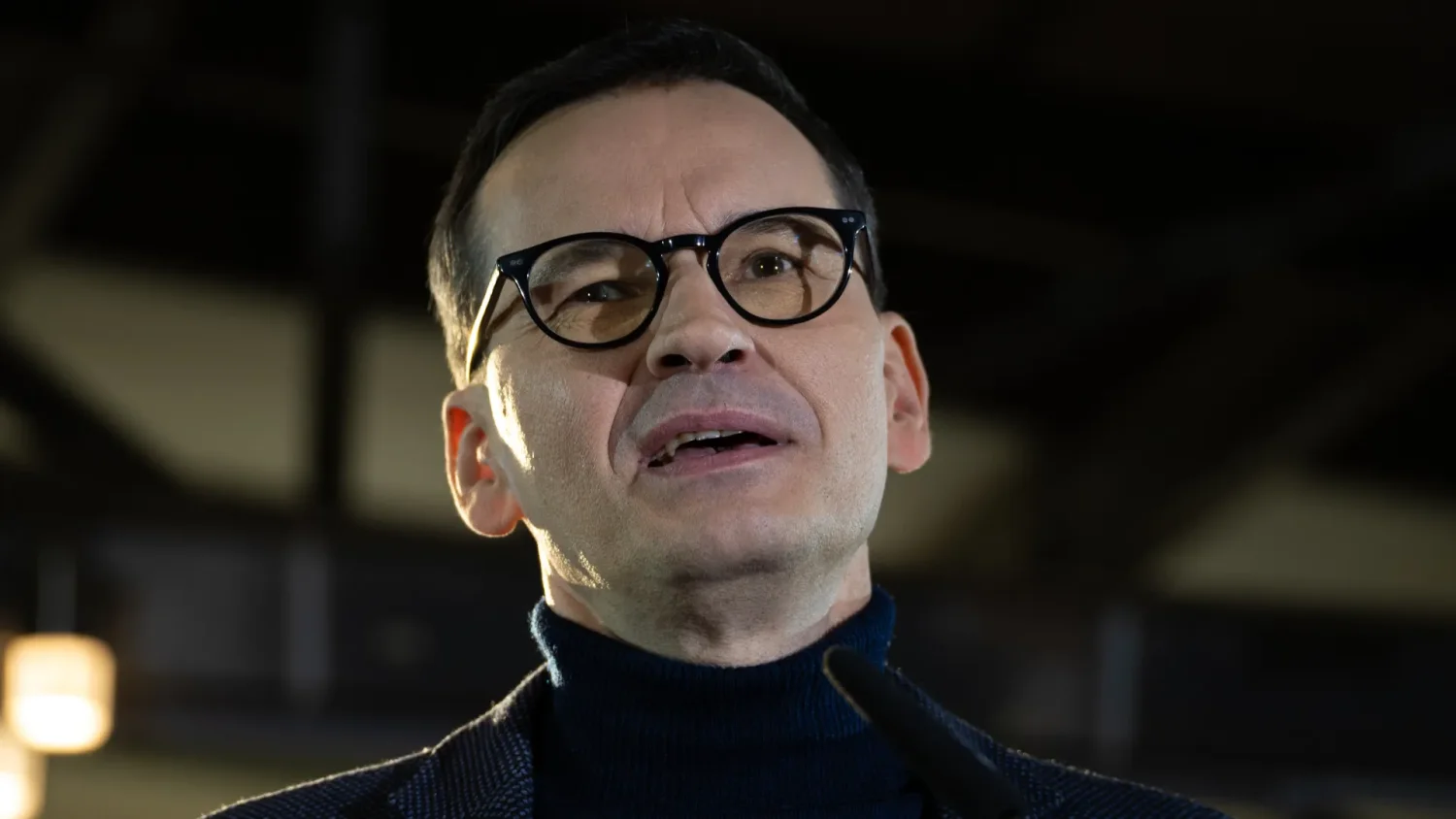 Rzucili cień podejrzeń na Morawieckiego. Mówią o zmowie z wrogiem prawicy