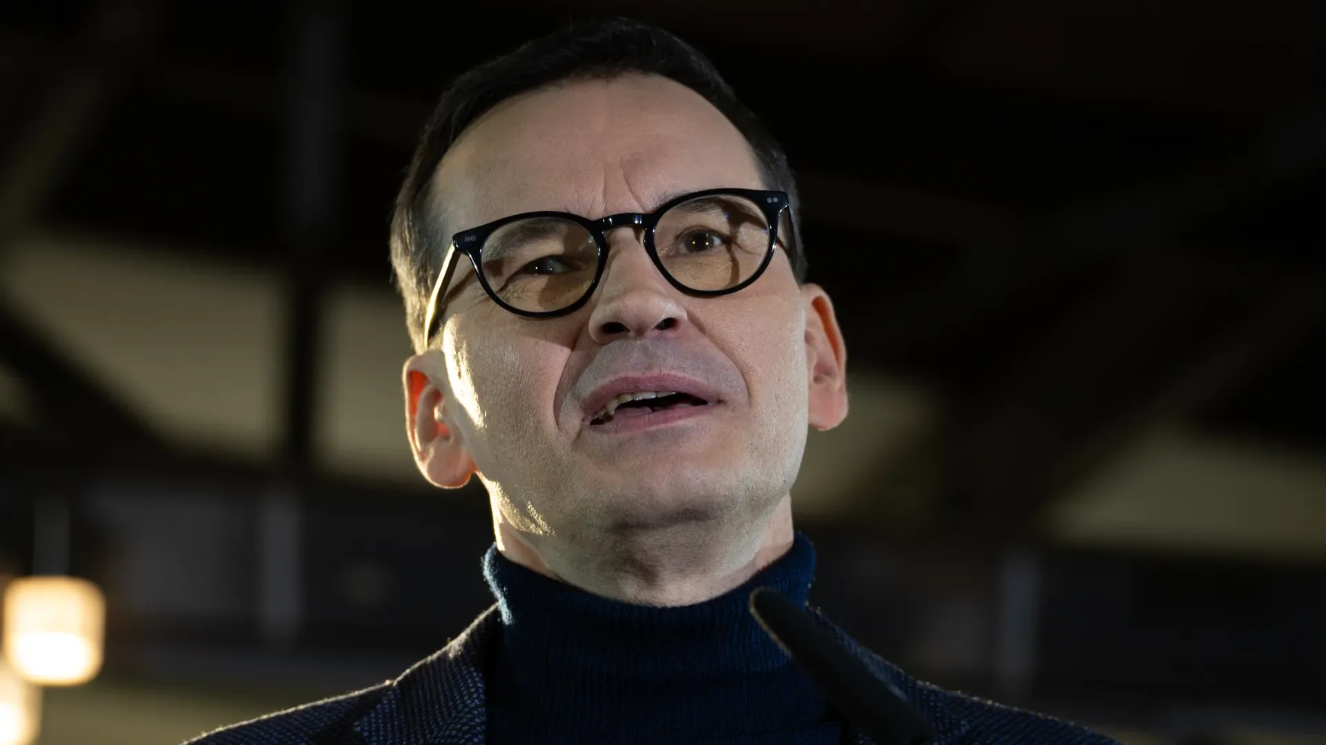 Rzucili cień podejrzeń na Morawieckiego. Mówią o zmowie z wrogiem prawicy