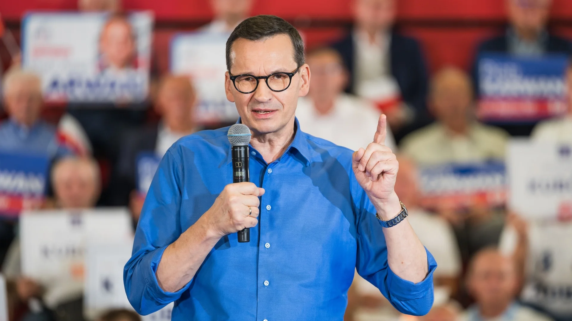 W nowym sondażu Morawiecki idzie po swoje. PiS i KO mają o czym myśleć