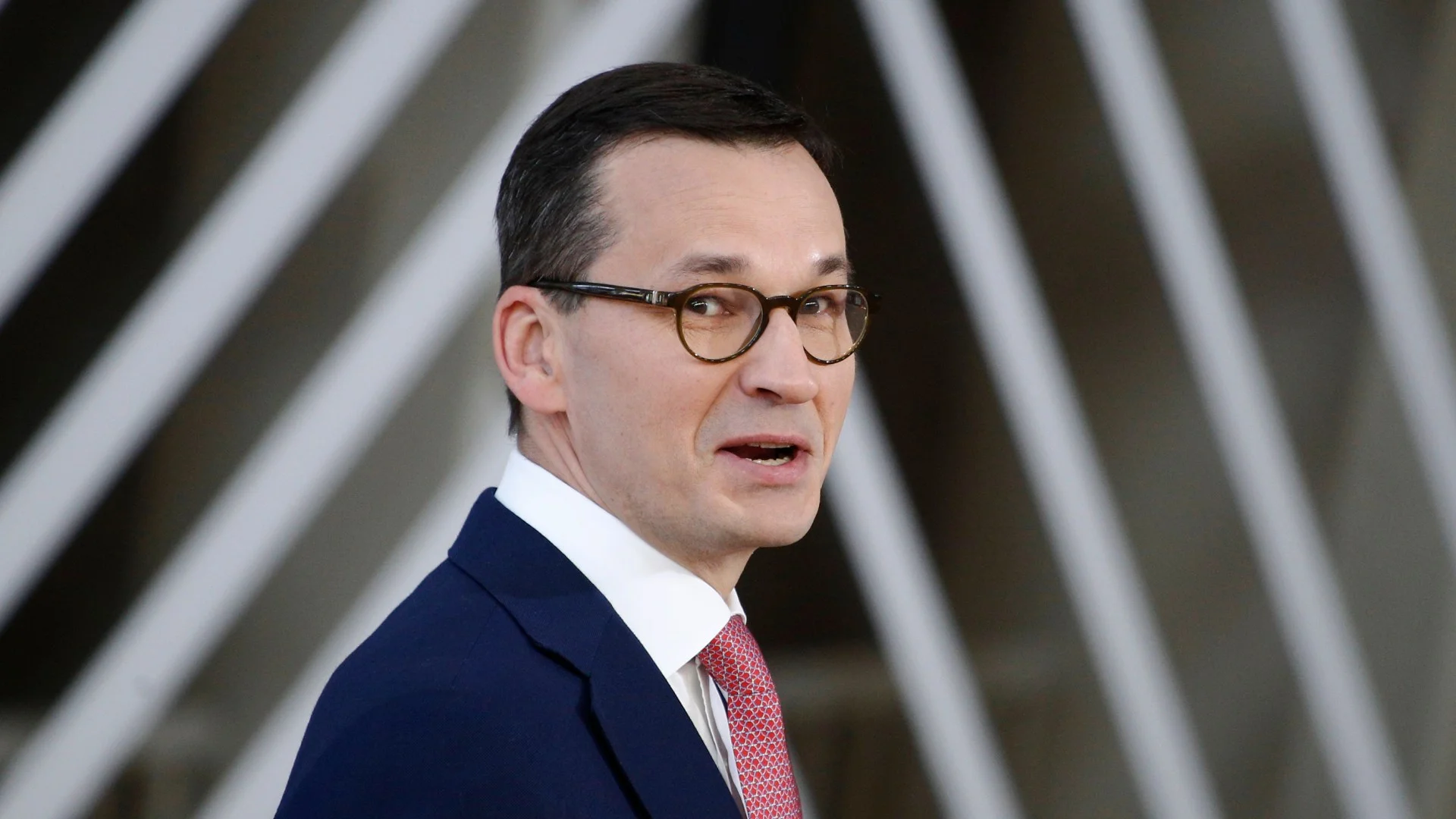 Tak nowe sondaże nabierają sensu. Morawiecki dane z 30 dni oprawi sobie w ramkę Mateusz Morawiecki zadowolony z sondaży