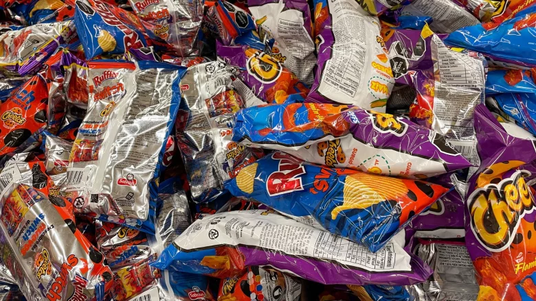 Gdzie wyrzucić opakowanie po chipsach? chipsy
