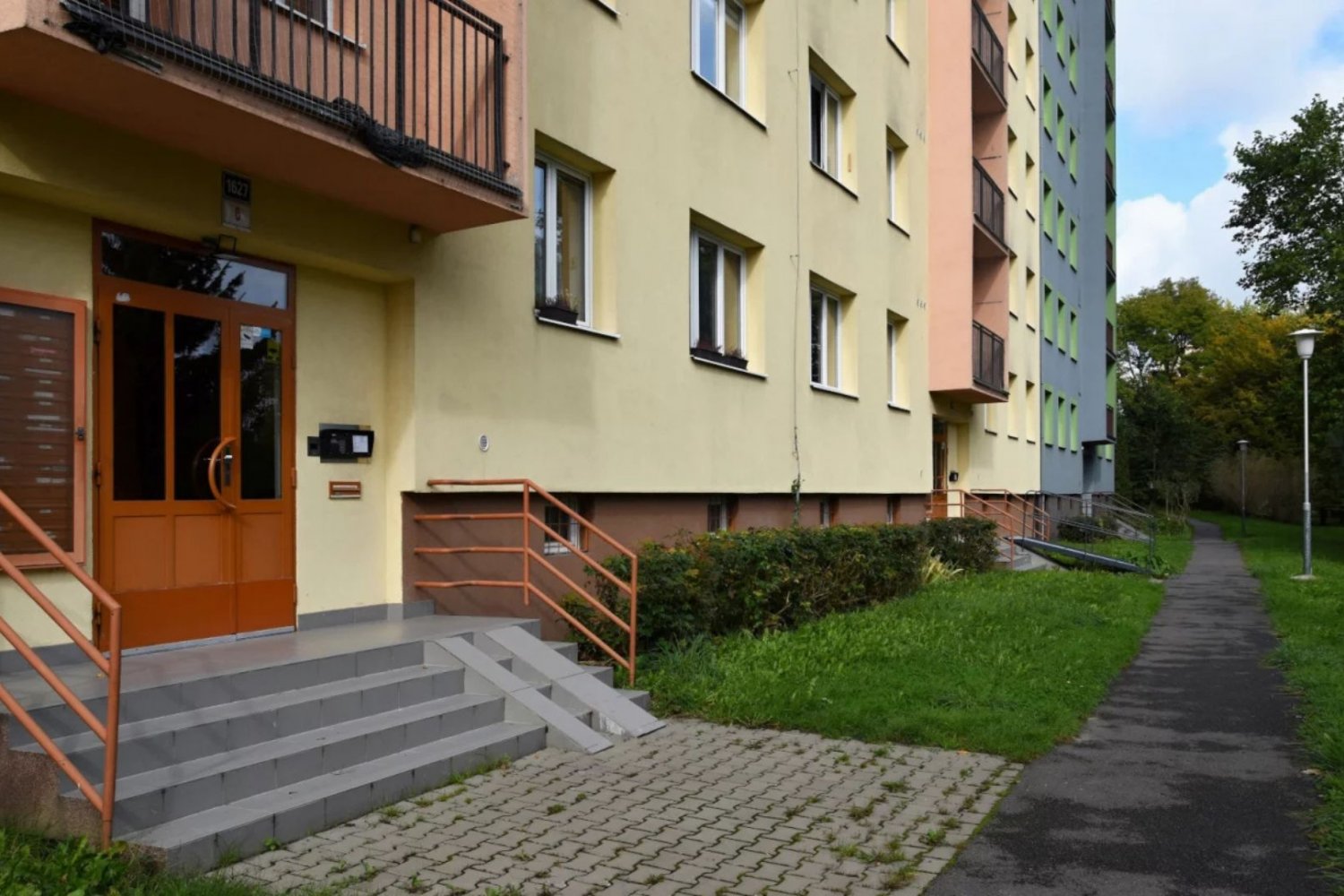 Nowy obowiązek dla właścicieli mieszkań. Kary nawet do 30 tys. zł Mieszkanie, blok, osiedle, mieszkania