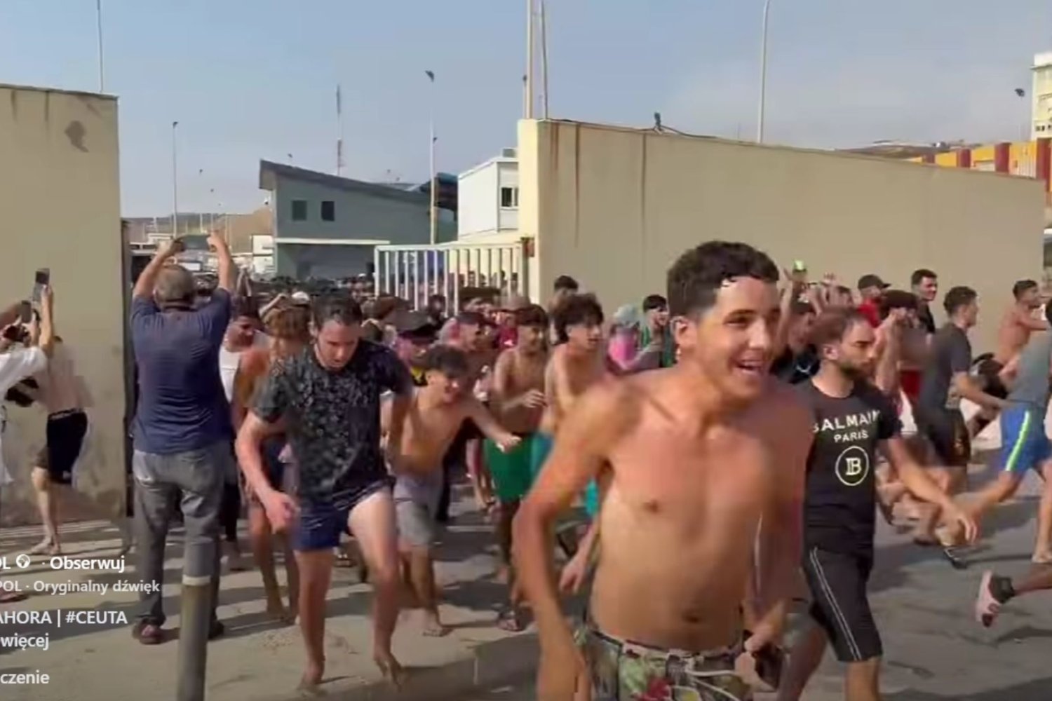 Ceuta w Hiszpanii pełna nielegalnych migrantów Migranci bez żadnej kontroli wdzierają się do Ceuty