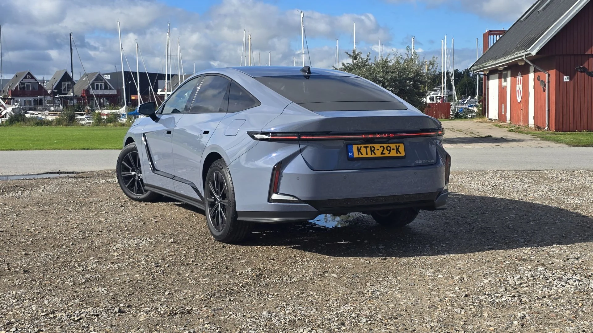 Nowy Lexus ES 300h