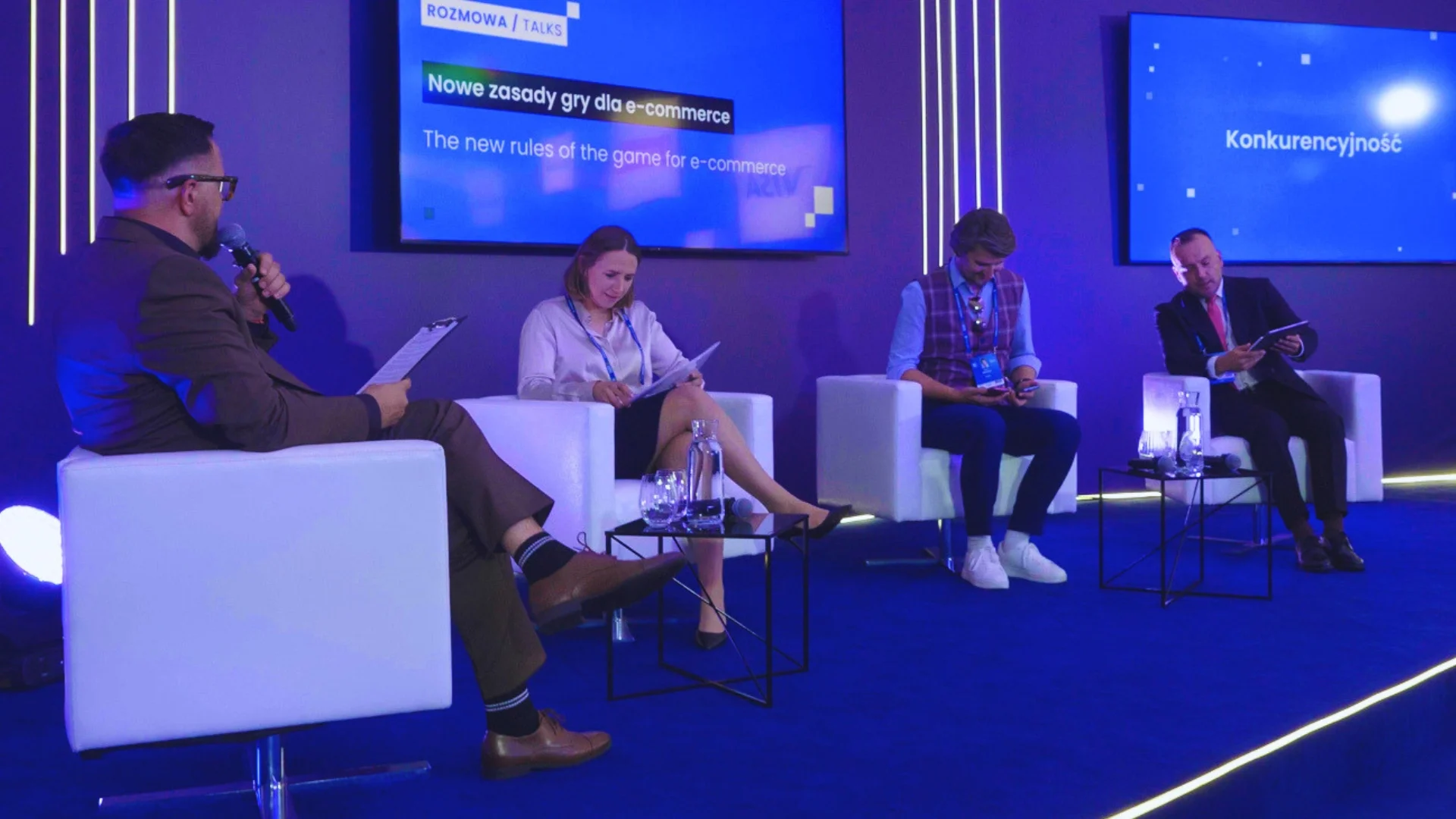 Koniec unijnej naiwności. Czy opłaty zniszczą model "ultratanich" zakupów z Azji? Na XXXV Forum Ekonomicznym w Karpaczu odbył się panel "Nowe zasady gry w e-commerce", poświęcony przełomowym zmianom unijnym w obszarze handlu elektronicznego i walce z zalewem ultratanich paczek z Chin.