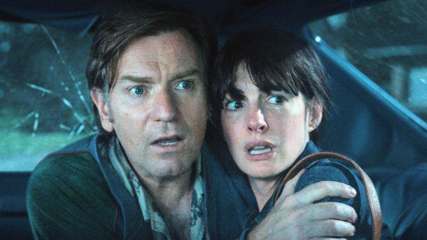 Najlepszy film o dinozaurach po "Parku Jurajskim". Thriller z Hathaway brzmi za dobrze