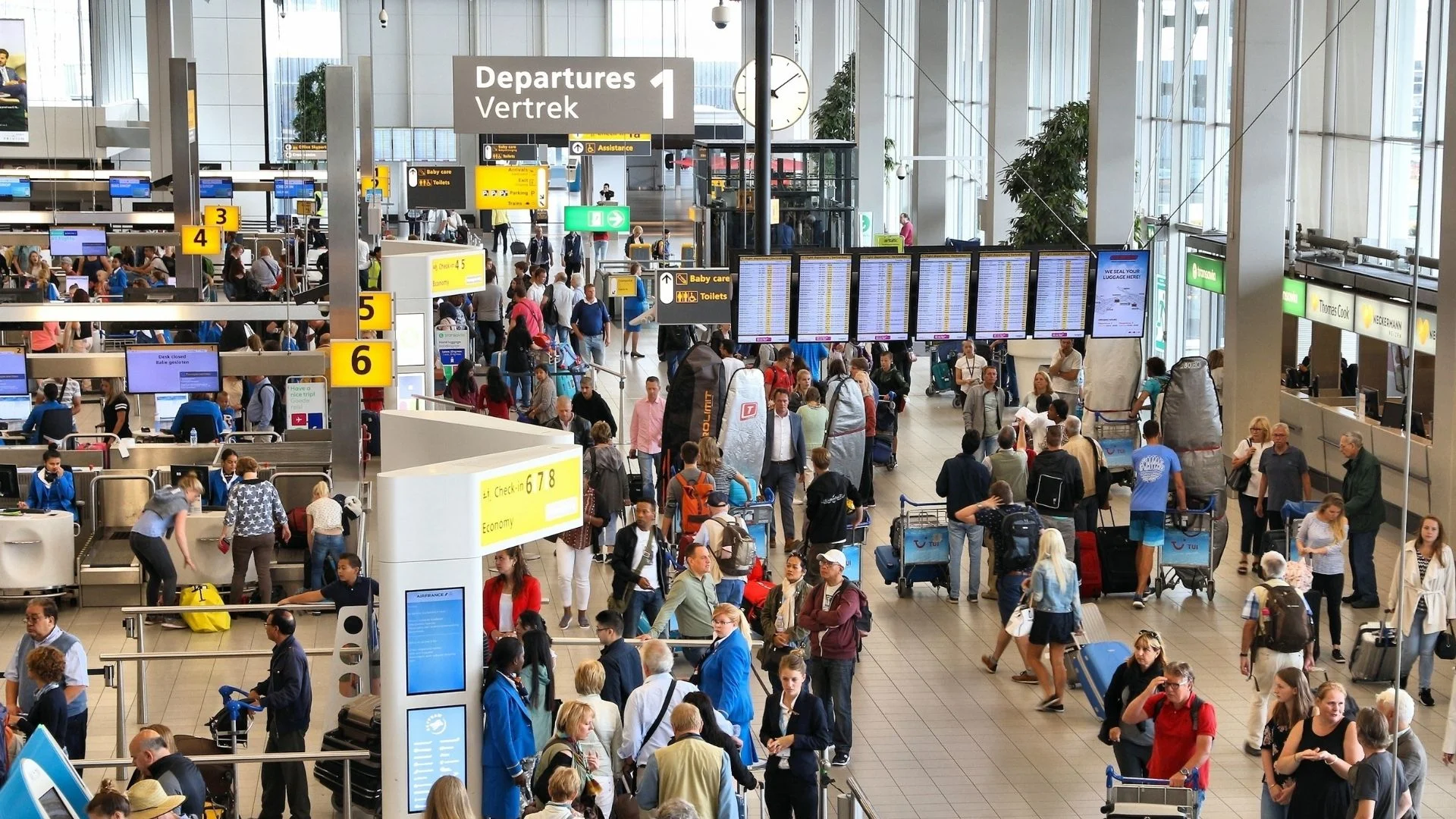 Tych portów lotnicznych lepiej unikać Najtłoczniejsze lotniska w Europie