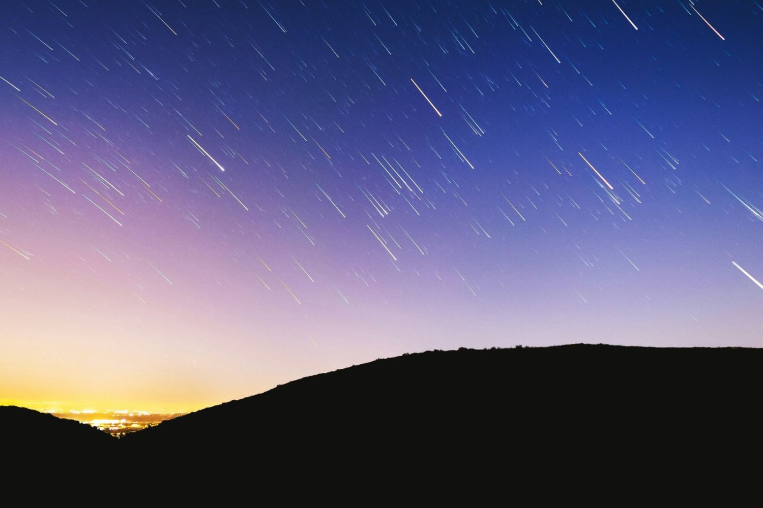 Noc Perseidów w tym roku zachwyci. Lepszych warunków nie można było sobie wymarzyć Noc spadających gwiazd, noc perseidów, meteory, niebo