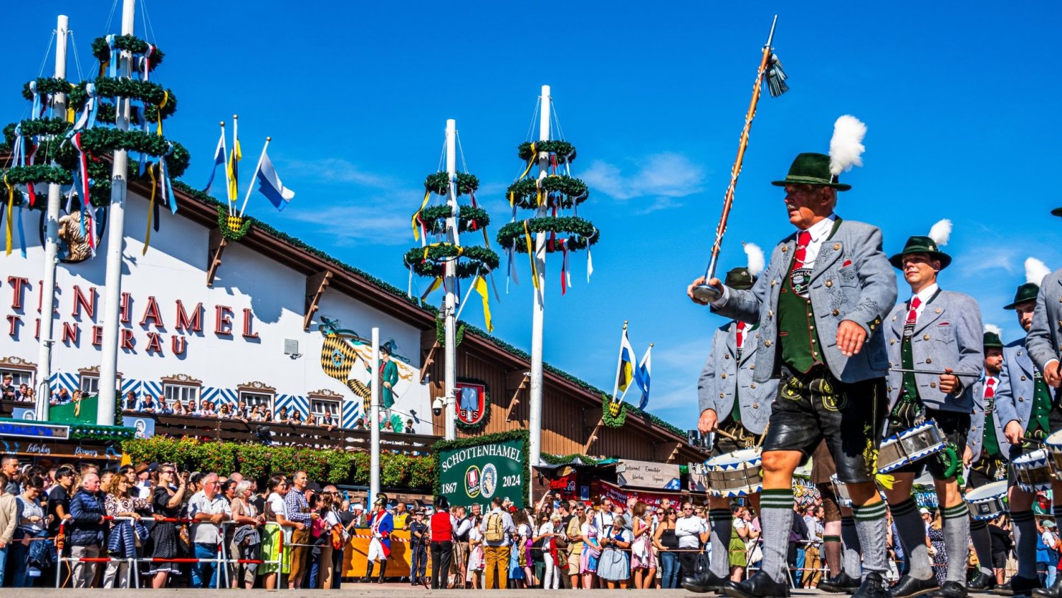 Polacy odkrywają Oktoberfest. A przewodniczka przestrzega przed jednym błędem