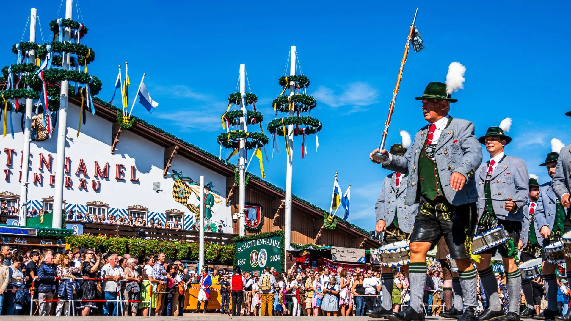 Polacy odkrywają Oktoberfest. A przewodniczka przestrzega przed jednym błędem