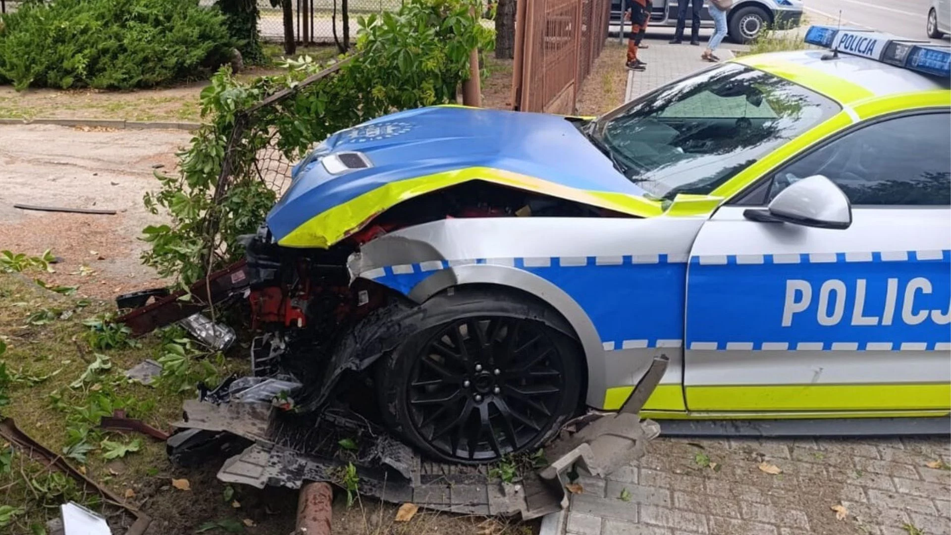 Policyjny Mustang rozbity. Miał wyjątkową historię, a w sieci był obiektem kpin
