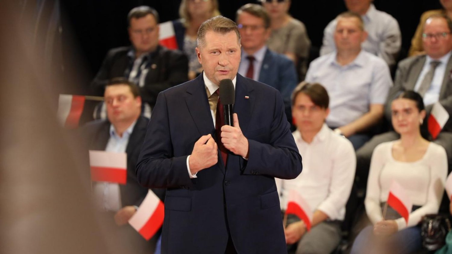 Zwolennik Brauna ostro uderzył w PiS na wiecu. Aż Czarnek musiał interweniować Przemysław Czarnek