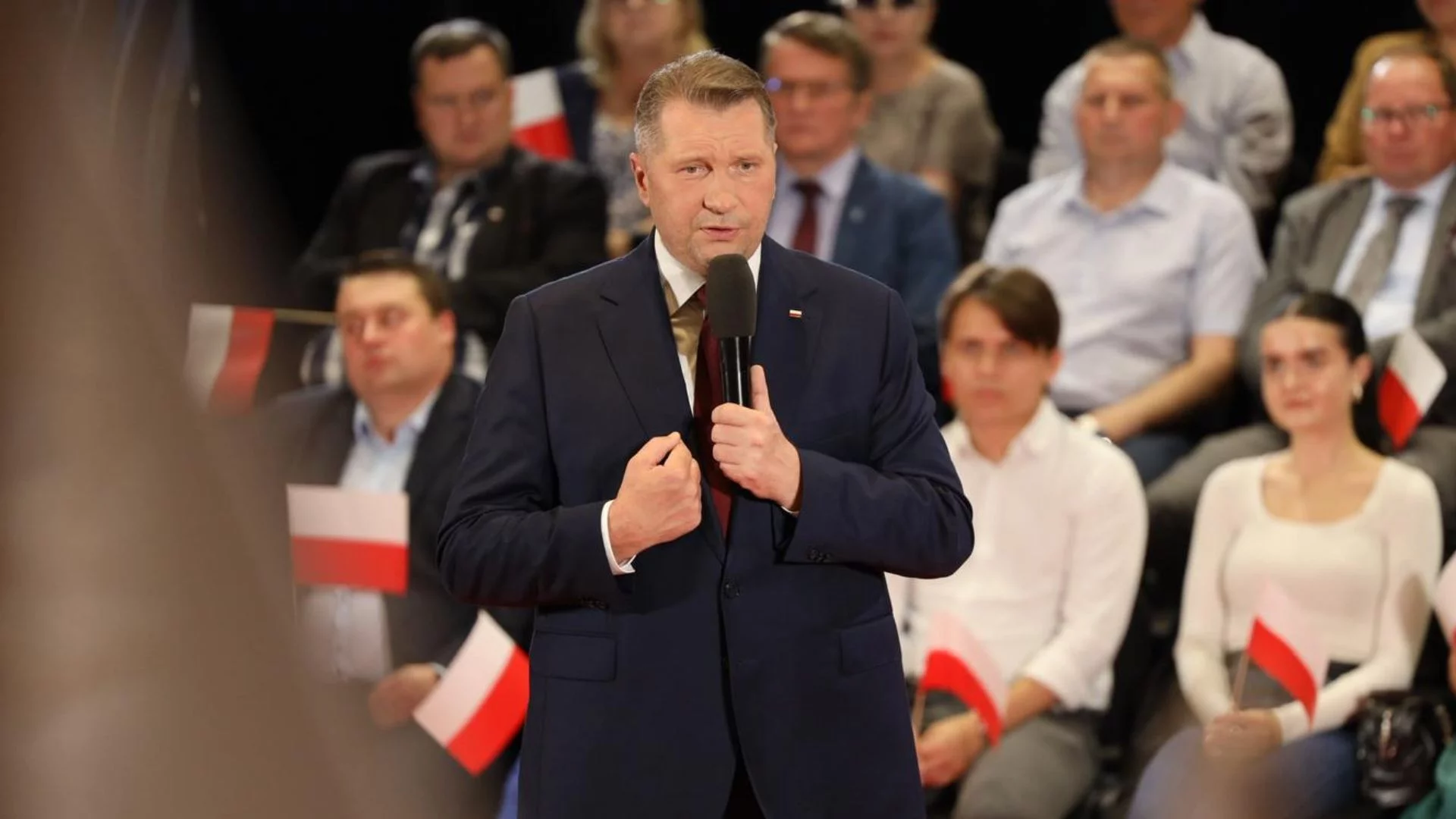 Zwolennik Brauna ostro uderzył w PiS na wiecu. Aż Czarnek musiał interweniować Przemysław Czarnek