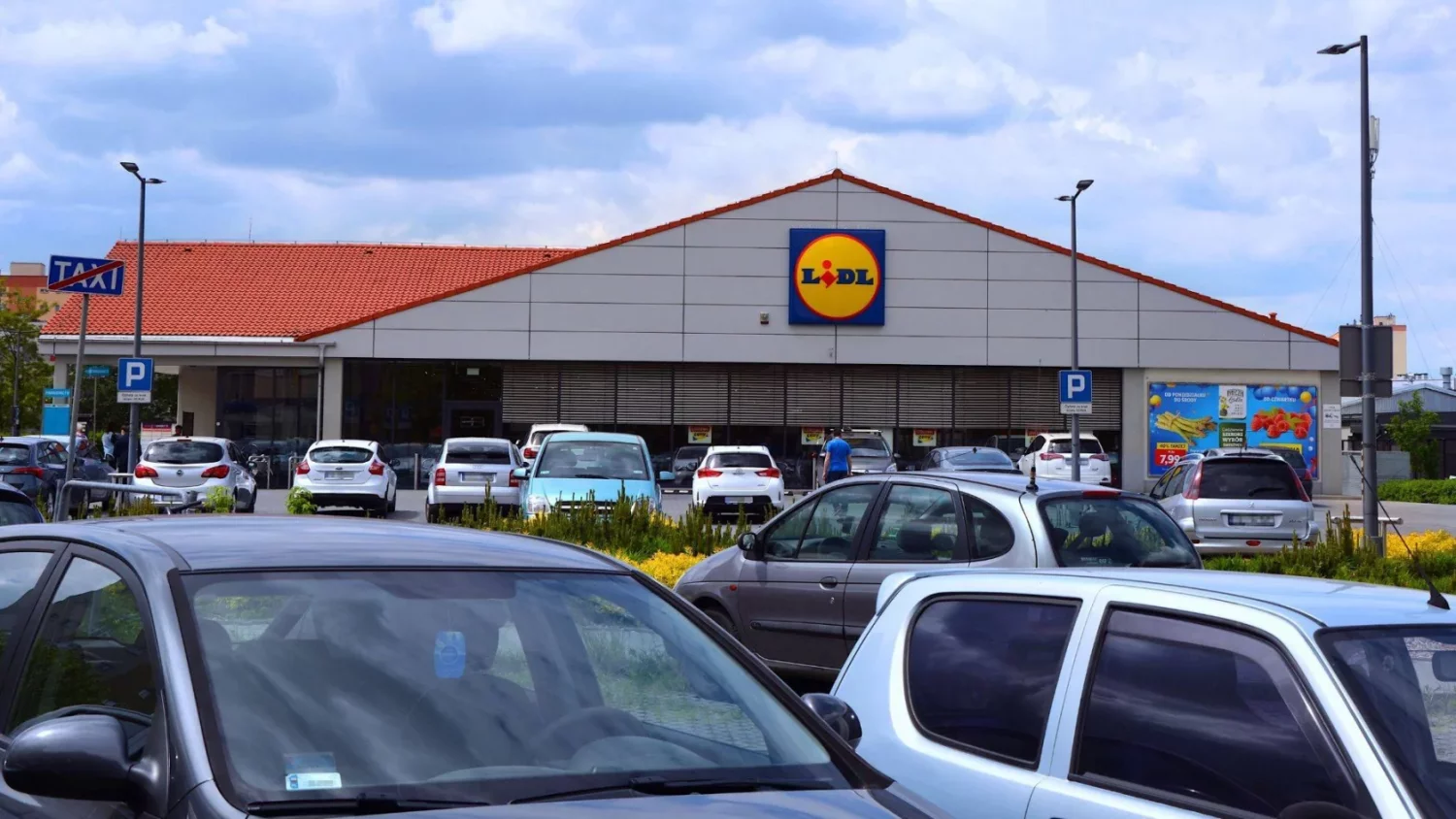 Wielka zmiana na parkingach Lidla to pułapka. Natną się tysiące kierowców