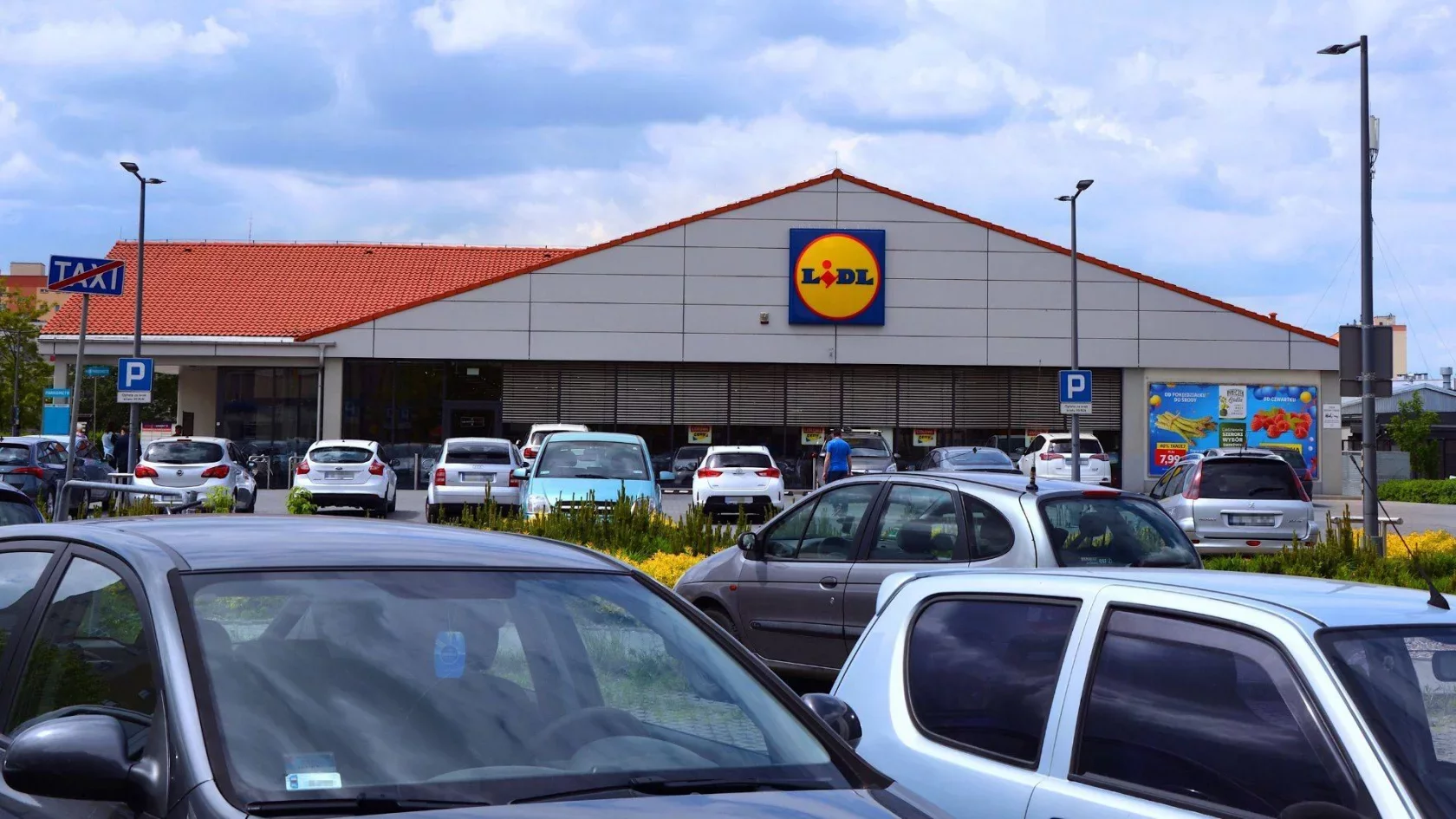 Wielka zmiana na parkingach Lidla to pułapka. Natną się tysiące kierowców