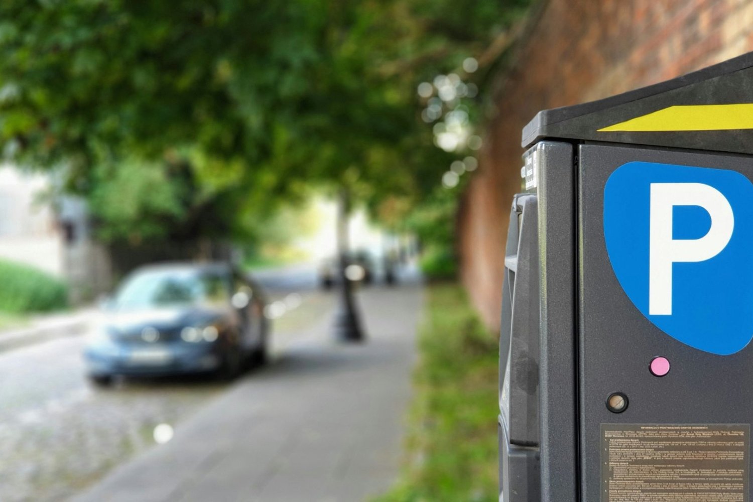 Nowe oszustwo na nieopłacony parking. Eksperci ostrzegają przed wyłudzeniami Parking, samochód, auto, płatny parking