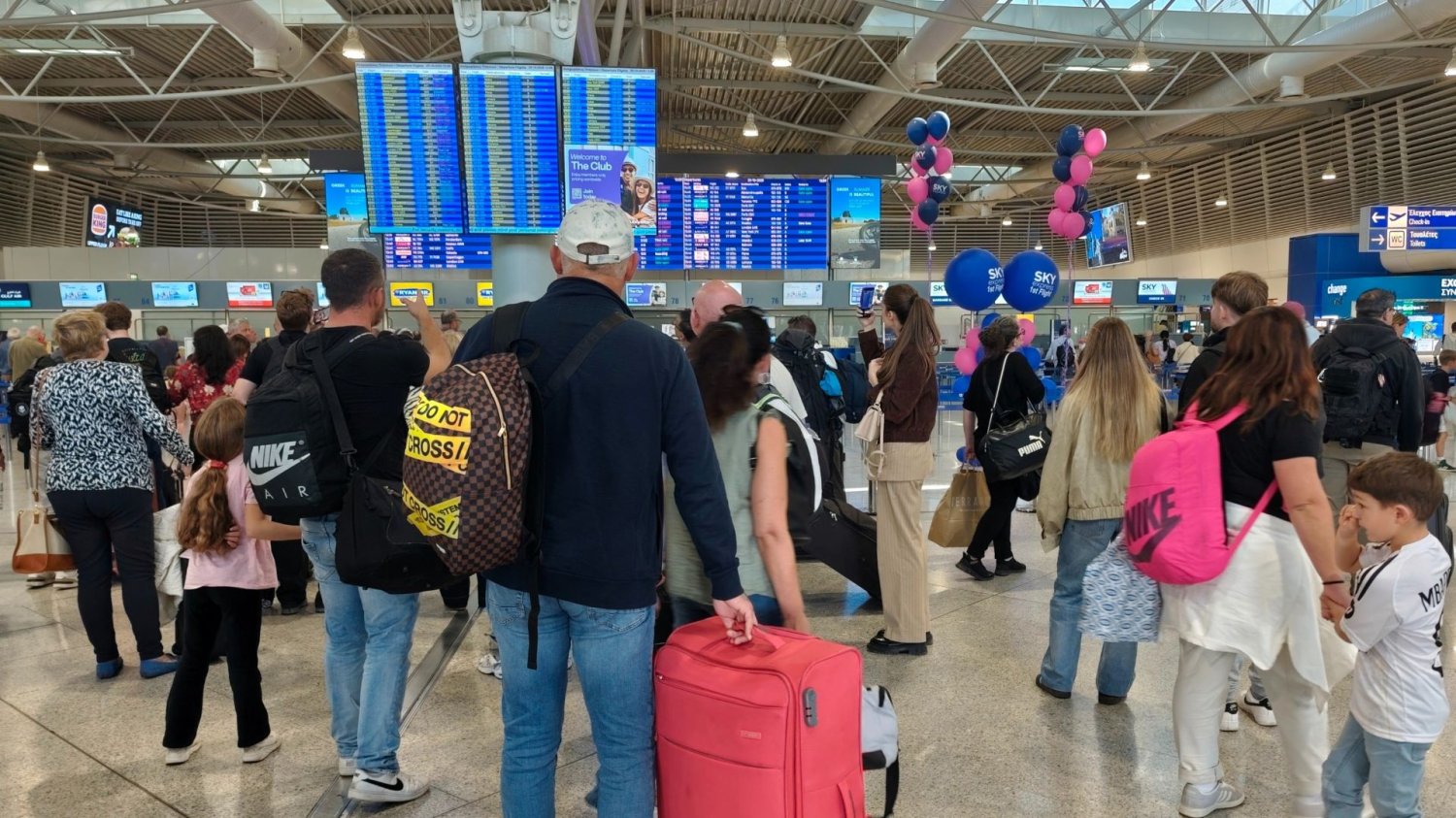 Wizz Air. Lotnisko w Grecji Pasażerowie pozostawieni sami sobie
