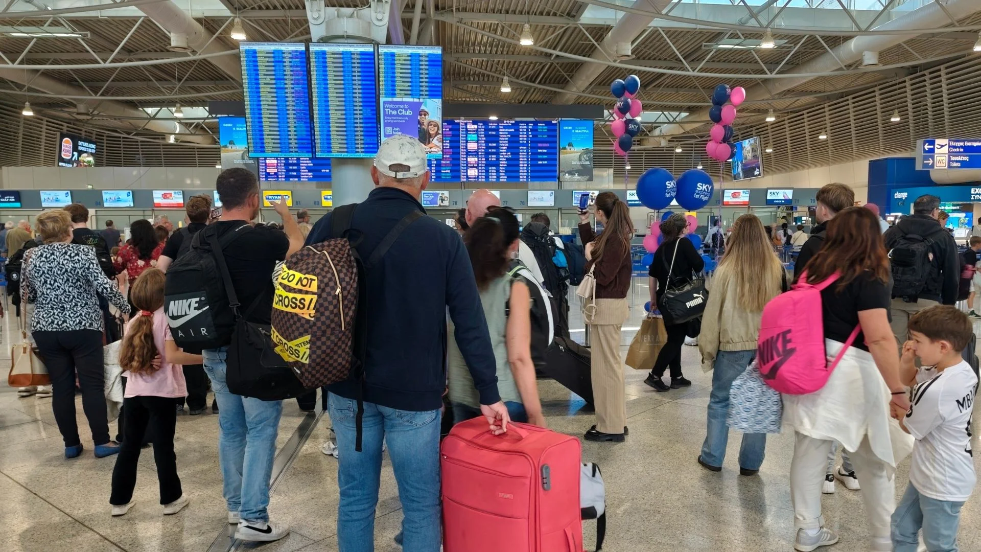 Wizz Air. Lotnisko w Grecji Pasażerowie pozostawieni sami sobie