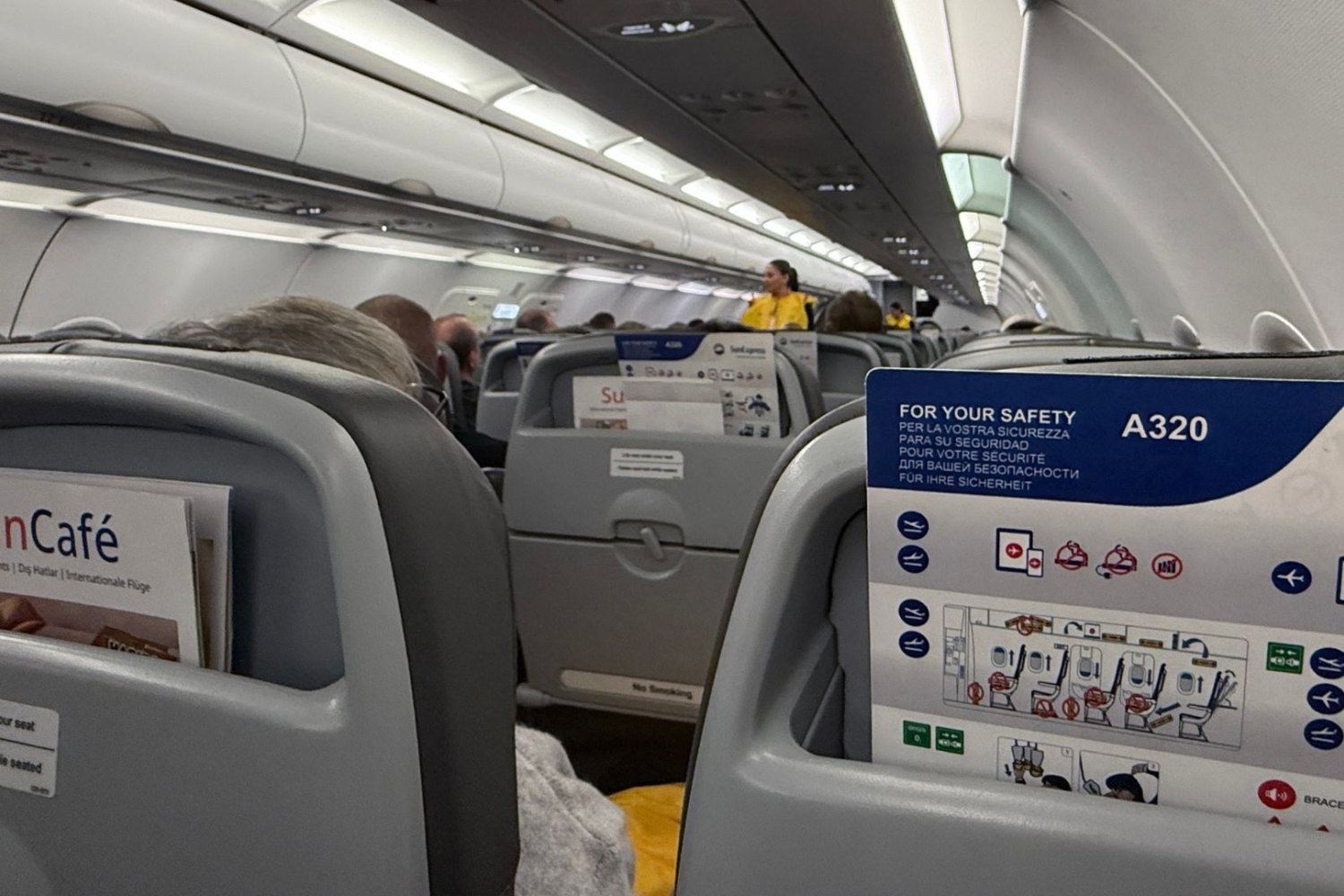 SunExpress nie chciał wypuścić ich z samolotu mimo upału. Do akcji wkroczyły służby Pasażerowie SunExpress utknęli w rozgrzanym samolocie
