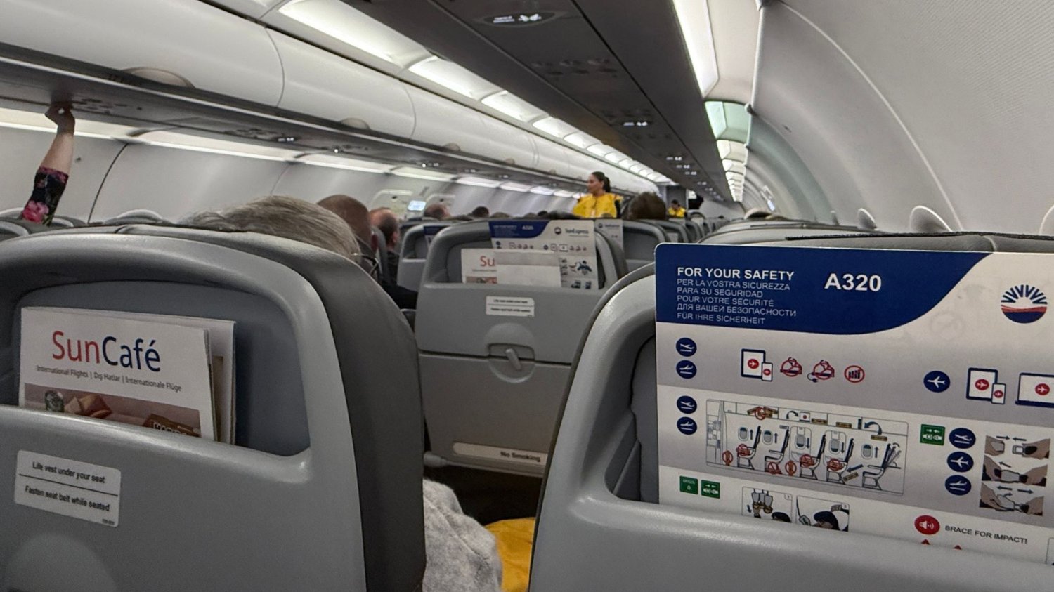 SunExpress nie chciał wypuścić ich z samolotu mimo upału. Do akcji wkroczyły służby Pasażerowie SunExpress utknęli w rozgrzanym samolocie