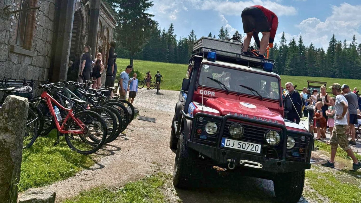 Turystka porażona piorunem w Górach Izerskich Piorun trafił turystkę w Górach Izerskich