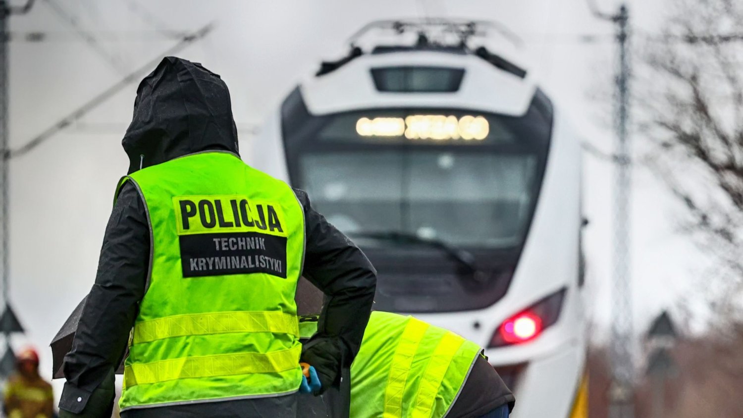 Dziecko wbiegło pod pociąg, matka chciała je powstrzymać. Oboje nie żyją
