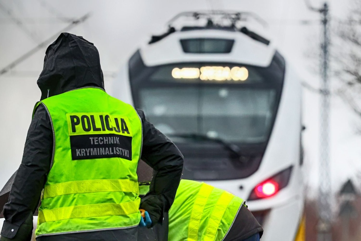 Pociąg, policja, tory kolejowe, wypadek