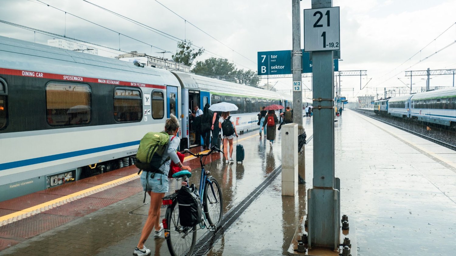 Przesiadka w Jeleniej Górze Pociągiem KD do Karpacza za darmo na jednym bilecie PKP Intercity