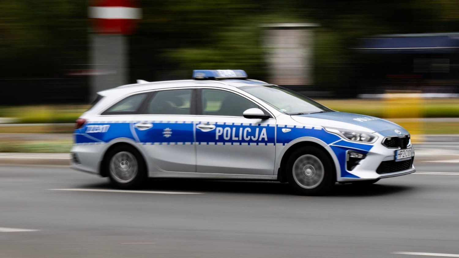 Atak nożownika z Ukrainy we Wrocławiu. 30-letnia Polka w stanie krytycznym pojazd policji