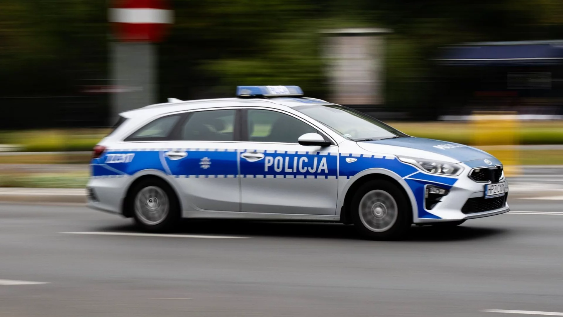 Atak nożownika z Ukrainy we Wrocławiu. 30-letnia Polka w stanie krytycznym pojazd policji