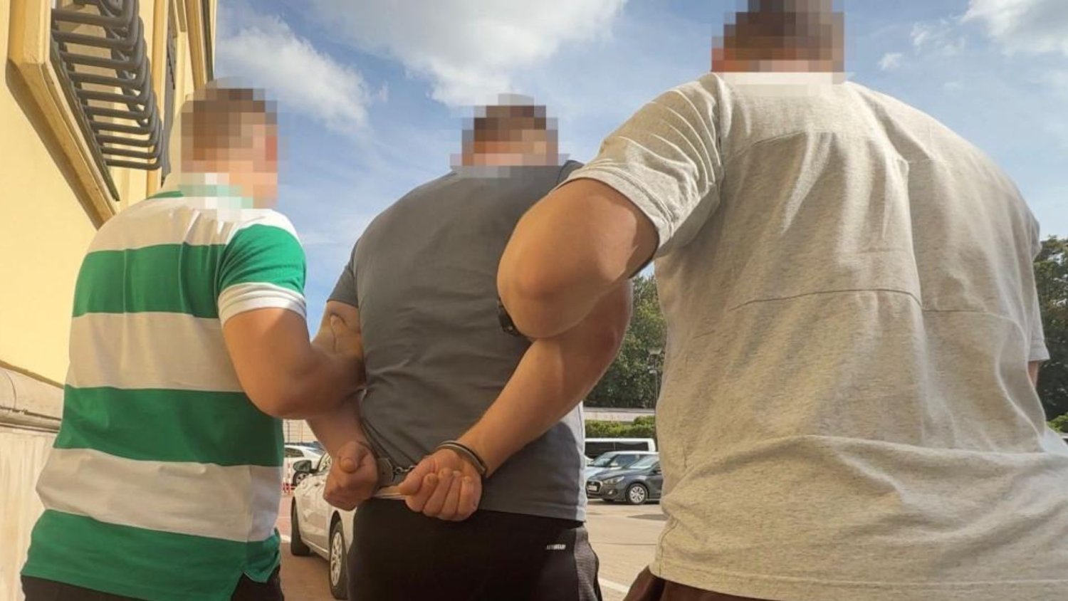 2 makabry w Warszawie i Ciechanowie. Ciało w torbie na zakupy i szczątki przy drodze