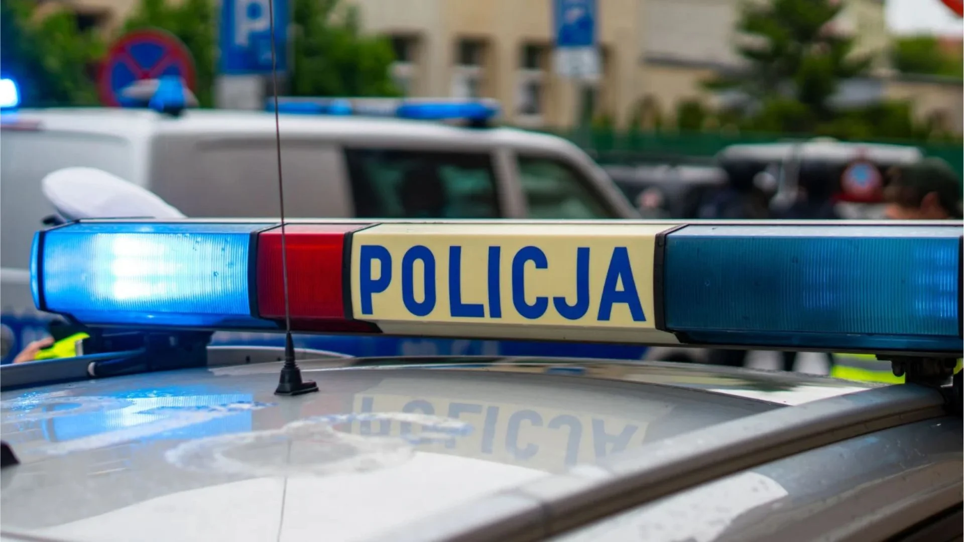 Nocny incydent prok. Andrzeja Golca skończył się wezwaniem policji. "Pomyliłem drzwi" Policja, radiowóz