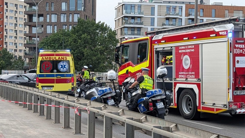 Serious crash on Wybrzeże Szczecińskie in Warsaw injures several people