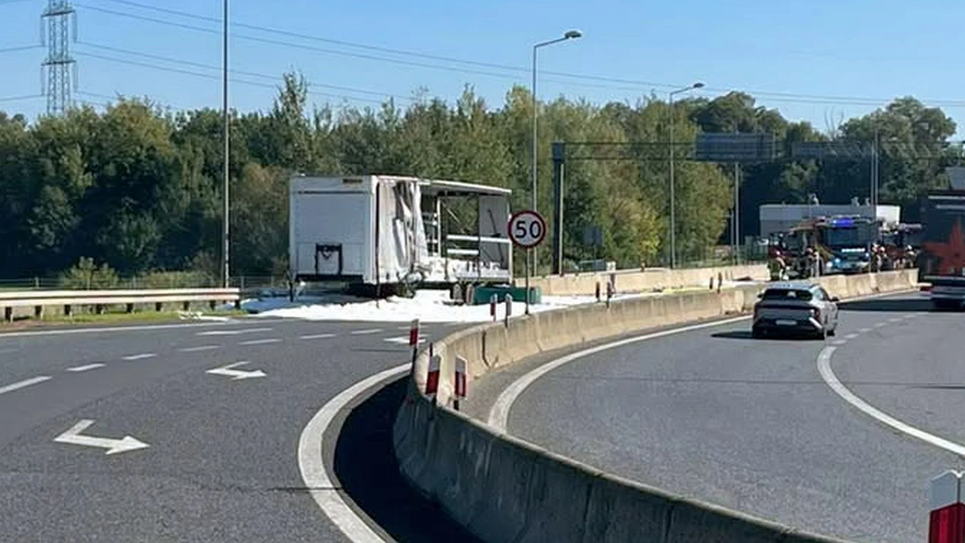 Pożar na A4 - płonęła ciężarówka z chemikaliami