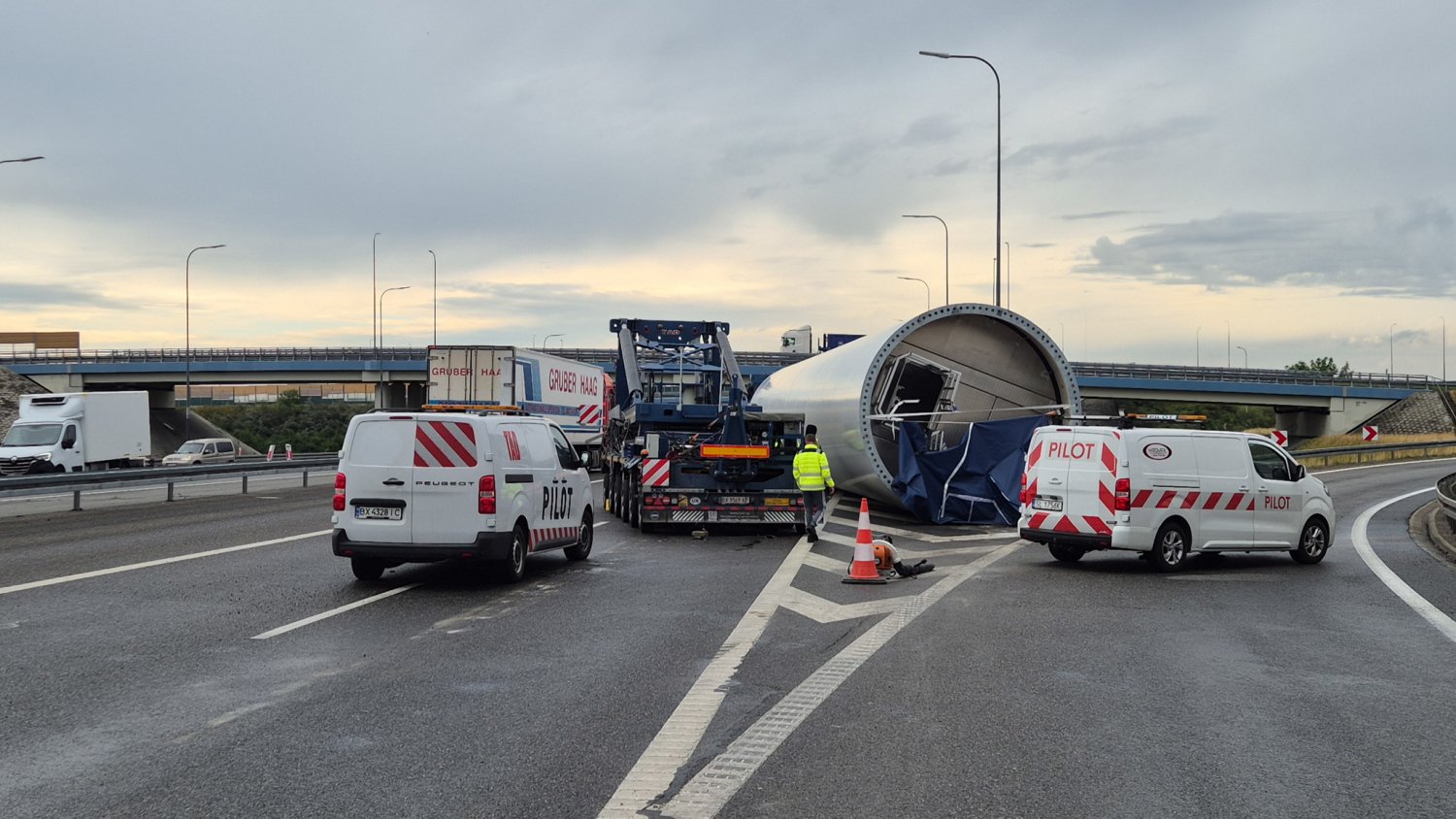 A4 zablokowana przez poważny incydent. Utrudnienia mogą potrwać do soboty