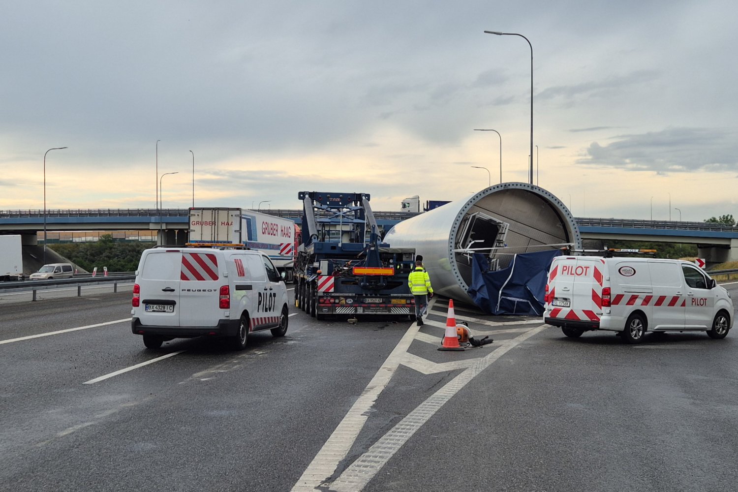 Poważny incydent na A4. Utrudnienia mogą potrwać do soboty