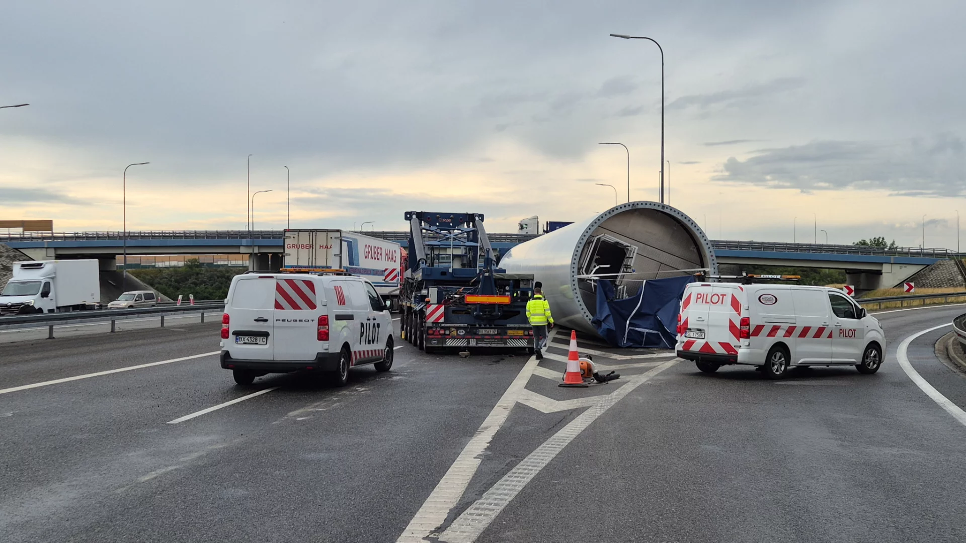 A4 zablokowana przez poważny incydent. Utrudnienia mogą potrwać do soboty