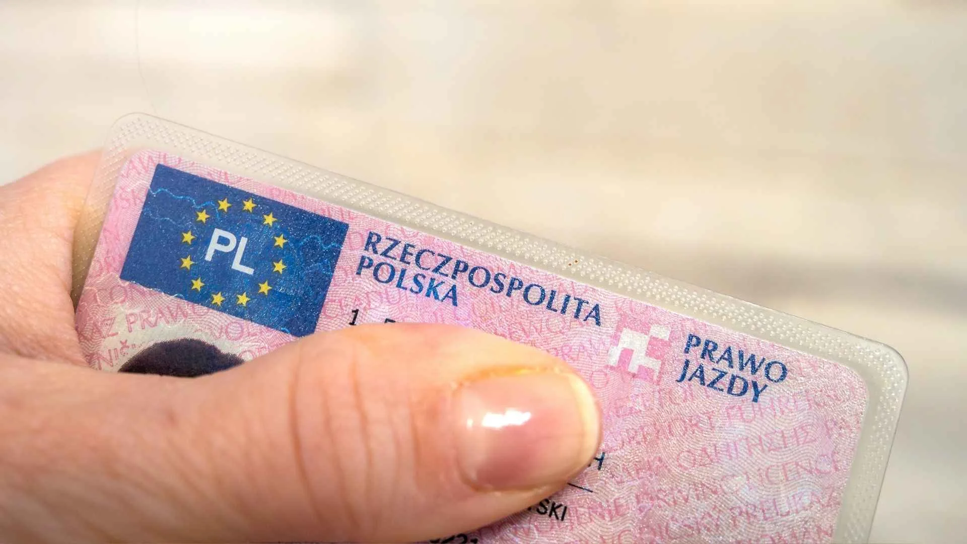 Bezterminowe prawo jazdy do kosza. Miliony Polaków ruszą szturmować urzędy prawo jazdy napis Rzeczpospolita Polska