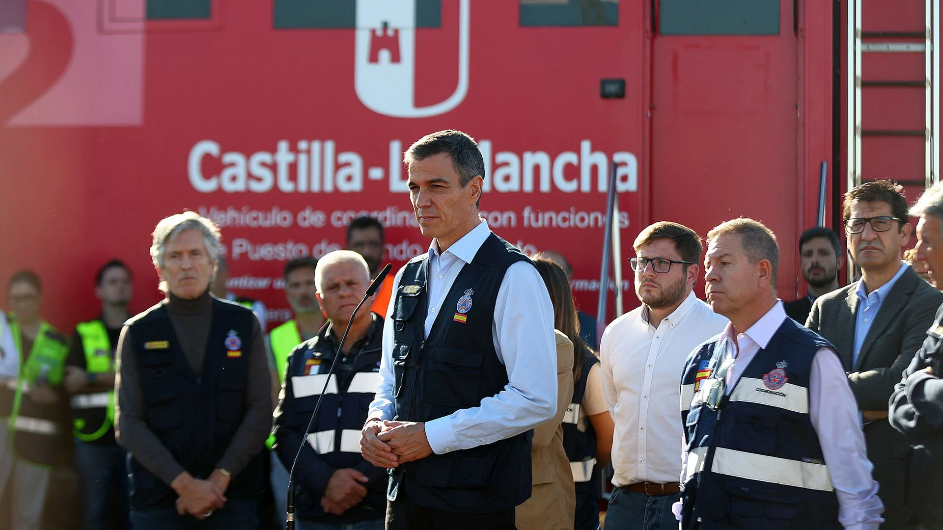 Premier Hiszpanii Pedro Sánchez na miejscu katastrofy