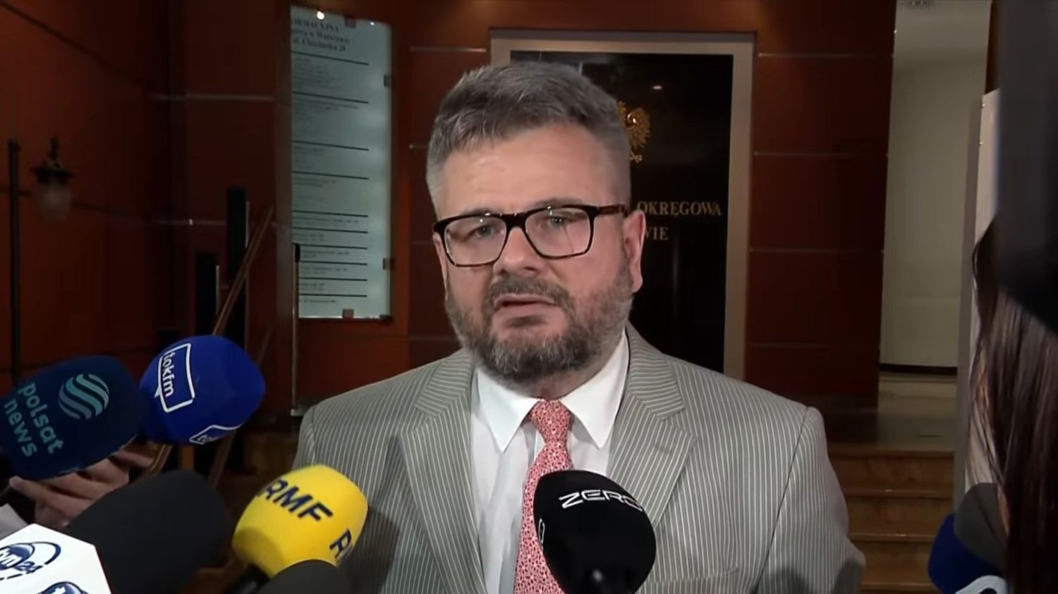 Emil Jędrzejewski już po przesłuchaniu. Tym razem lekarz nabrał wody w usta prokurator Piotr Skiba