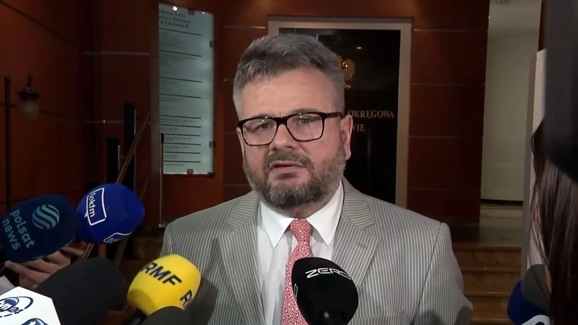 Emil Jędrzejewski już po przesłuchaniu. Tym razem lekarz nabrał wody w usta