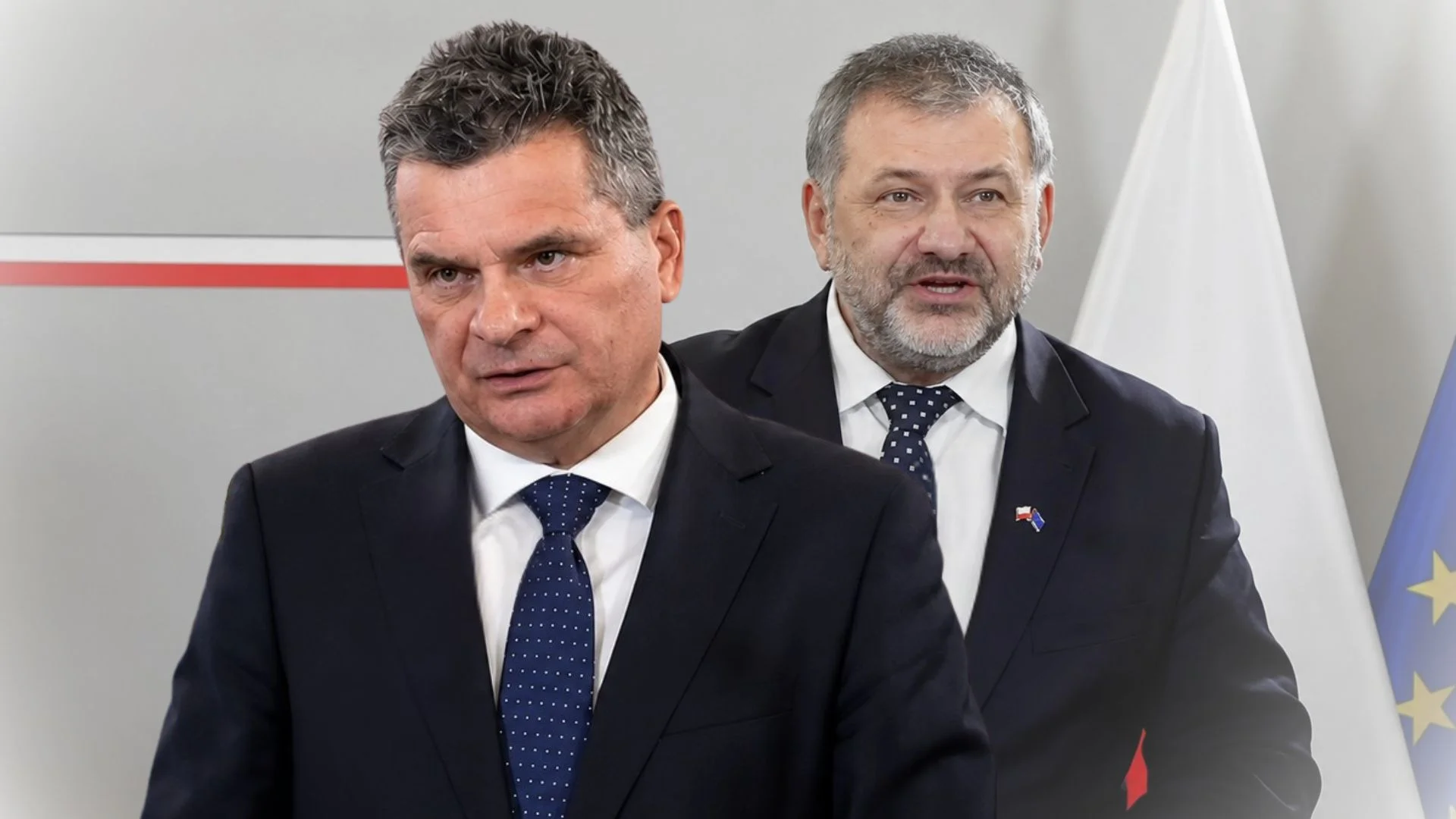 Prokurator krajowy Dariusz Korneluk. W tle minister sprawiedliwości Waldemar Żurek