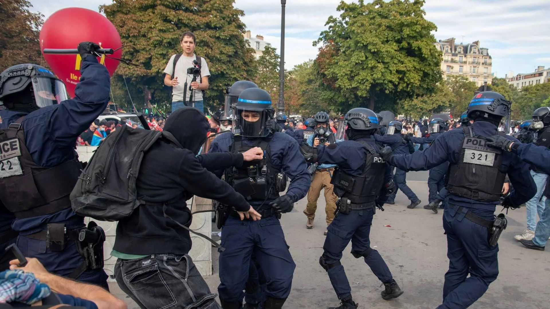 Płonie nie tylko Paryż. Fala protestów zalała kolejne duże miasto na Zachodzie