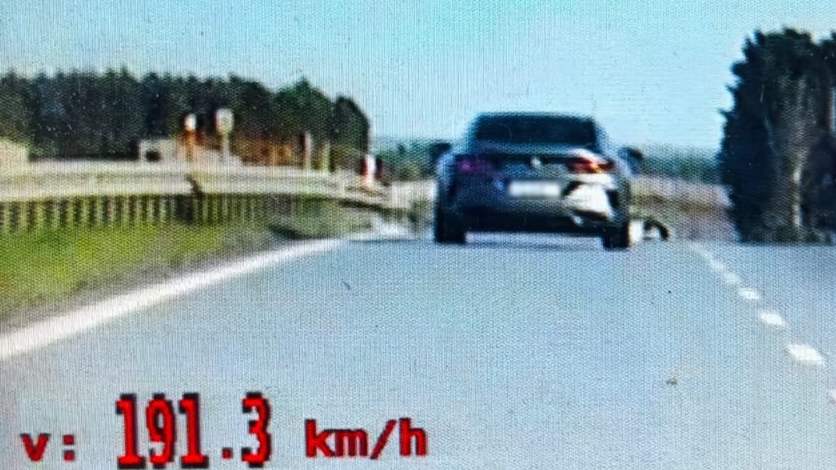 Wręczyli mu mandacik... bo grzał 191 km/h na S3. Drogo go to kosztowało