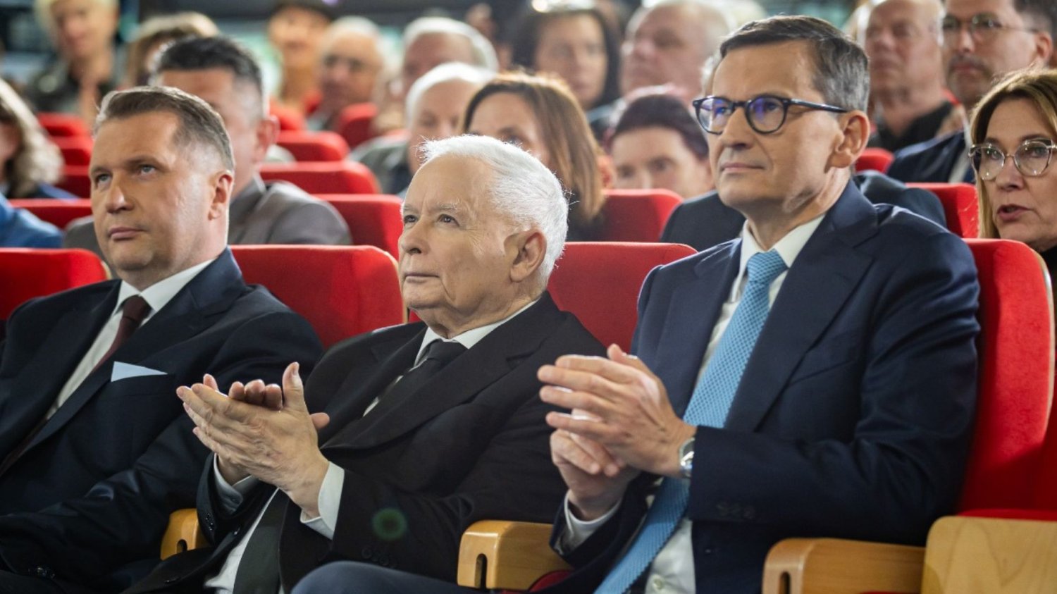 Rzecznik PiS drażni ambicje Morawieckiego. "Jak każdy członek dobrze życzący Polsce" Przemysław Czarnek, Jarosław Kaczyński i Mateusz Morawiecki