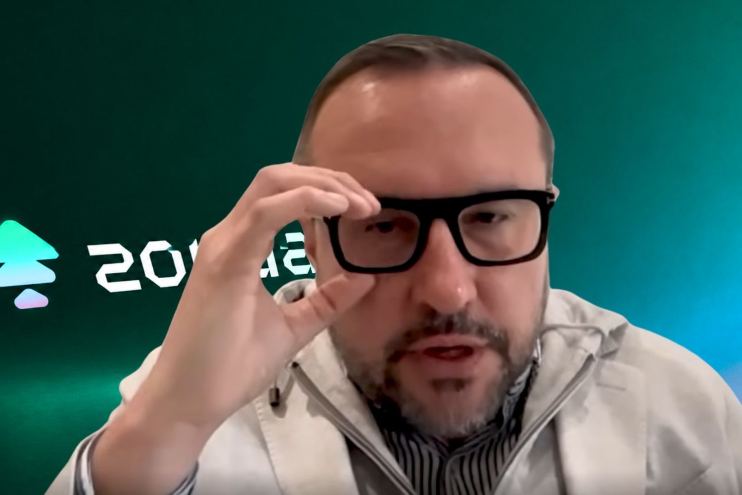 Przemysław Kral, ilustracja do tekstu o kongresie Telewizji Republika w Waszyngtonie i aferze Zondacrypto