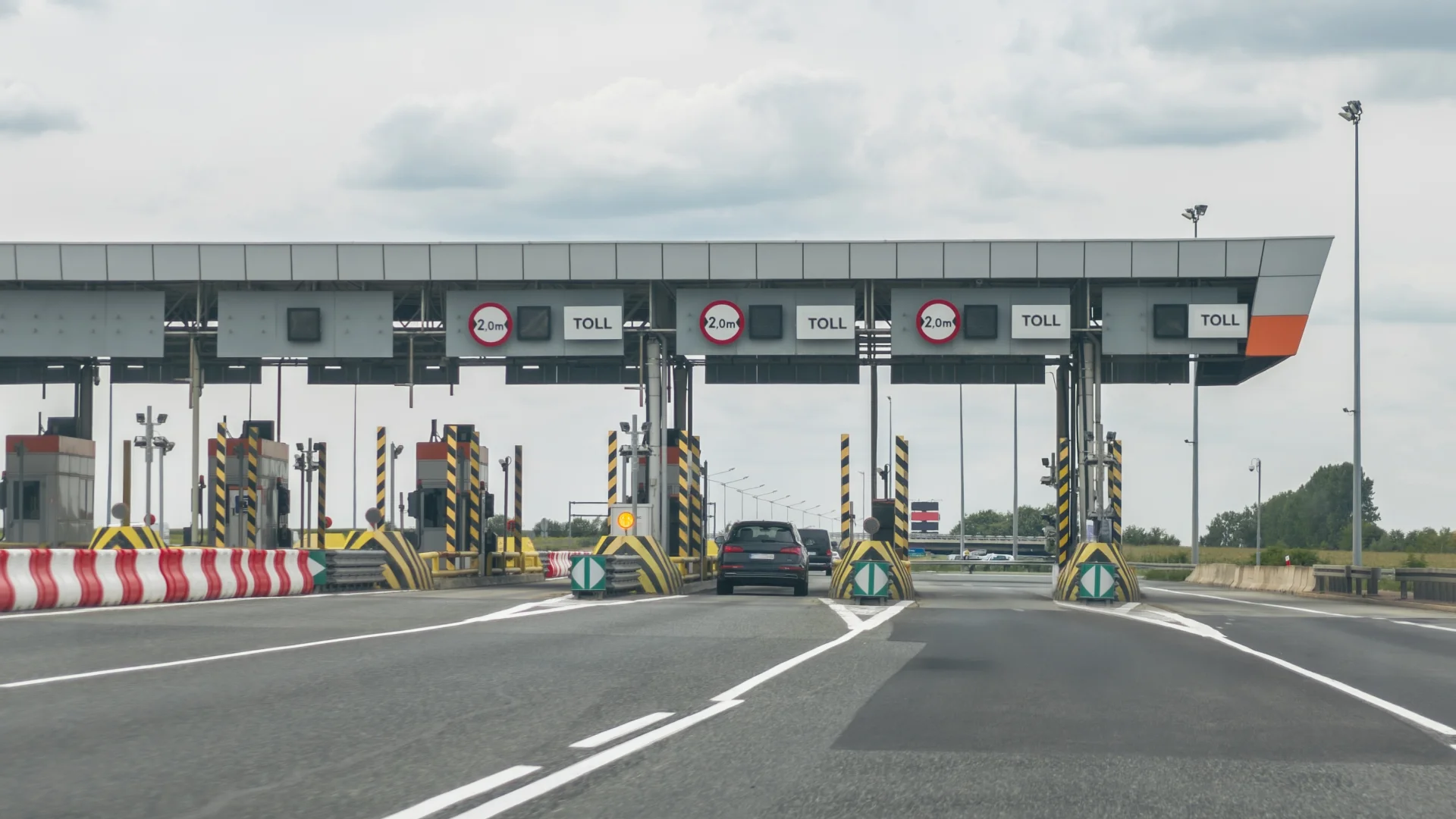 Rząd znosi e-TOLL dla aut z przyczepą. jeżeli zaśpisz, państwo ci boleśnie (nie)przypomni