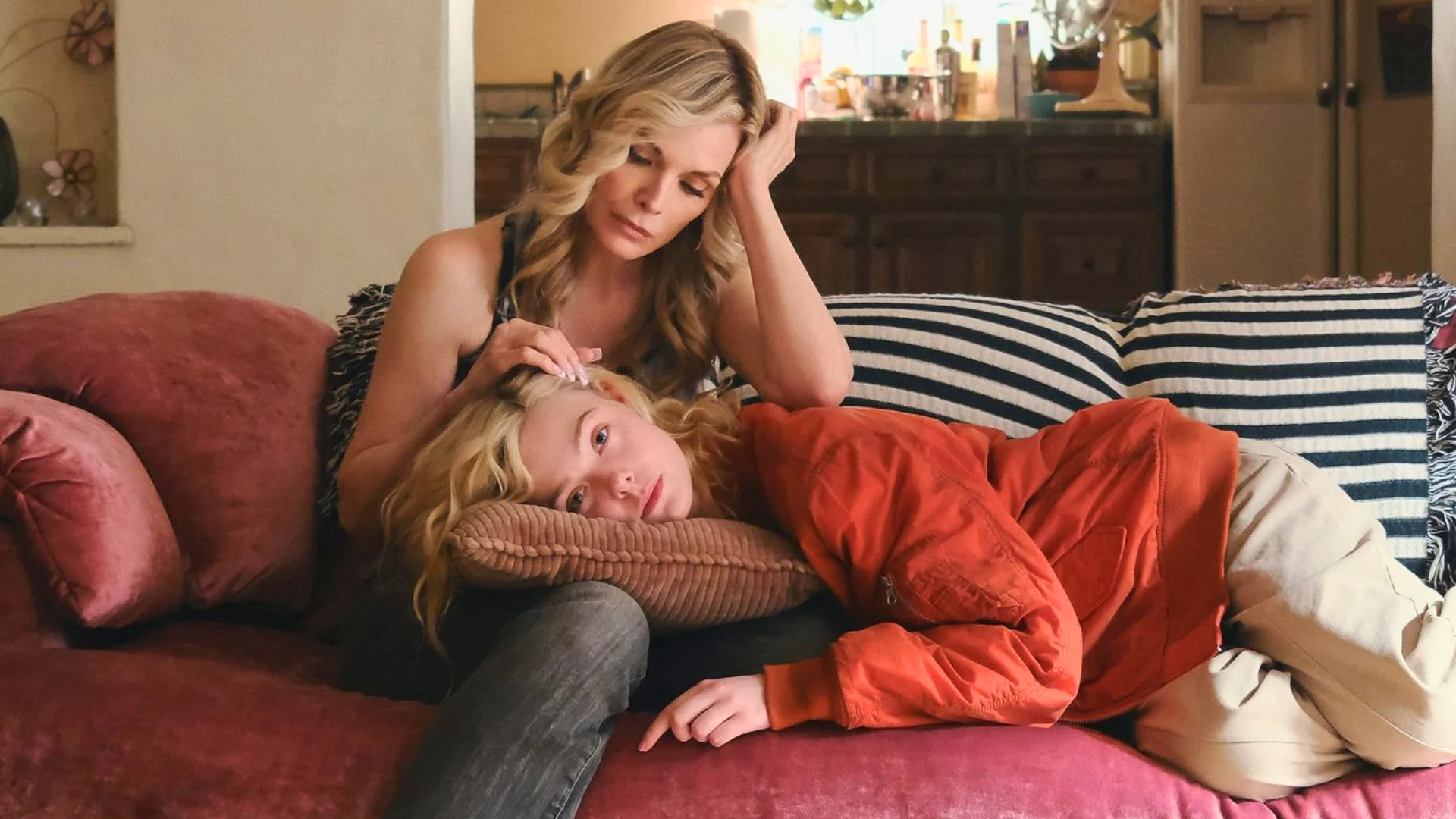 Michelle Pfeiffer i Elle Fanning w serialu "Margo jest spłukana"